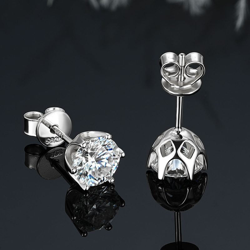 Details of the GLAMAVERA Fenroe Studs in 925 sterling silver