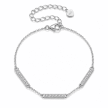 Vue de face du bracelet GLAMAVERA Halvane à moissanites, en argent sterling 925 poli