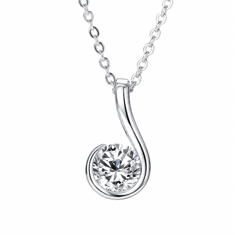 Collana "Curly" in argento con moissanite Nerine su sfondo bianco
