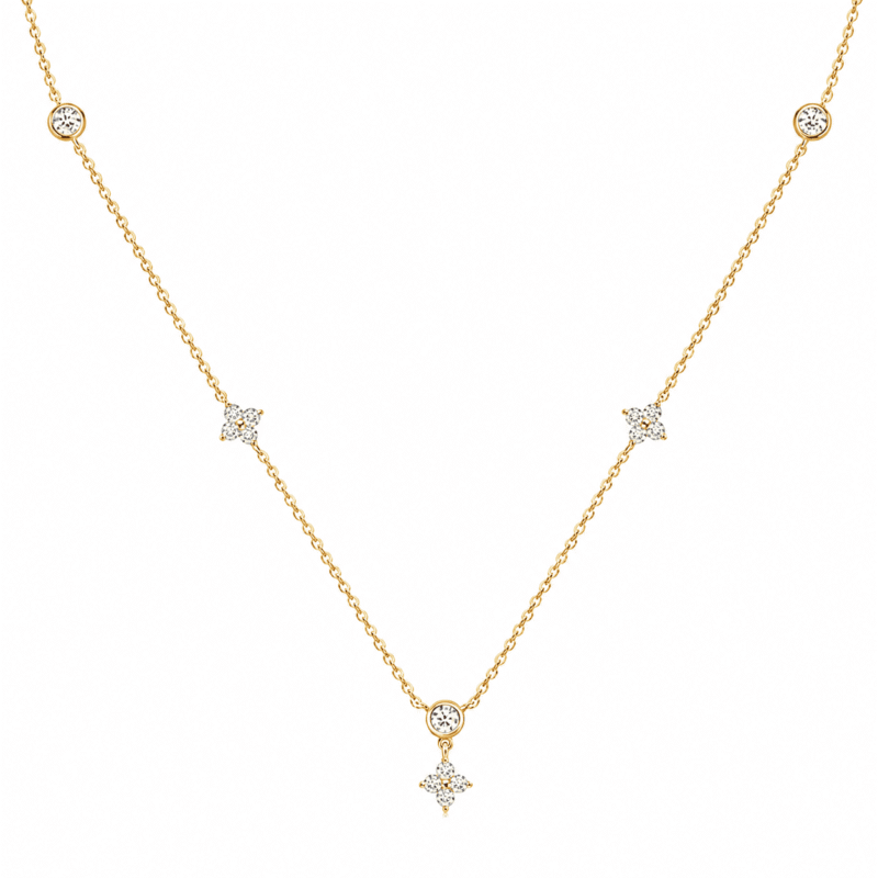 Girocollo Valenne Clover di GLAMAVERA con finitura dorata, trifoglio in moissanite da 0,90 carati e dettagli a castone