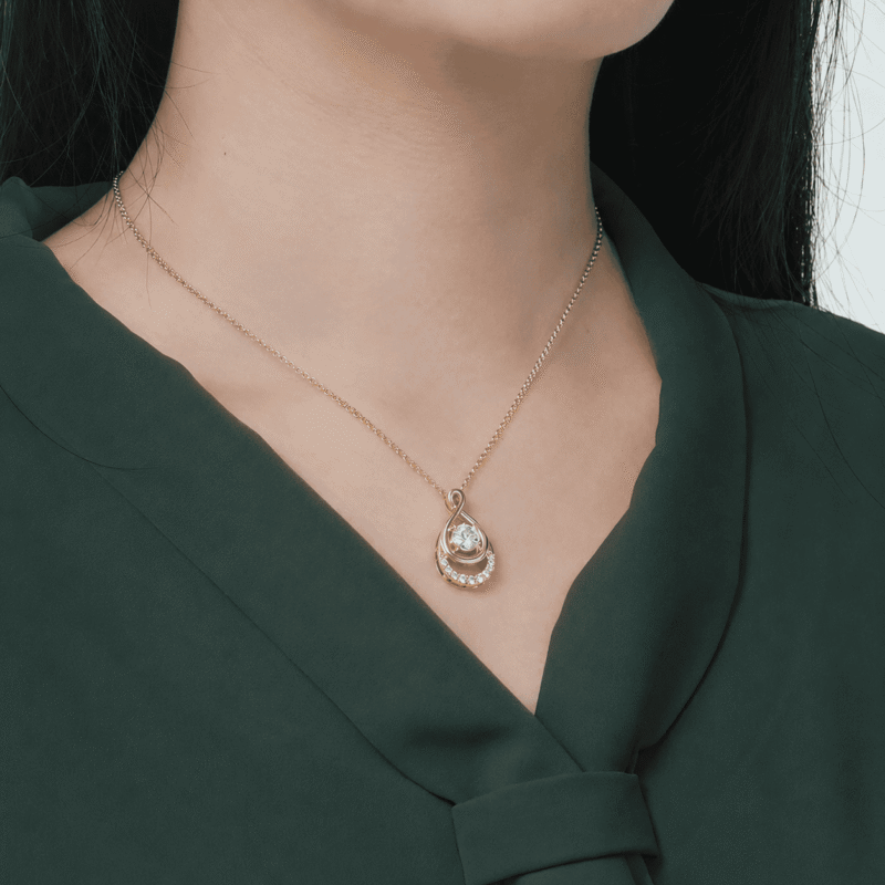 lamavera-elyenne-pendant-gold-on-neck GLAMAVERA Elyenne Pendant 1CT moissanite infinity necklace in gold worn on the neck